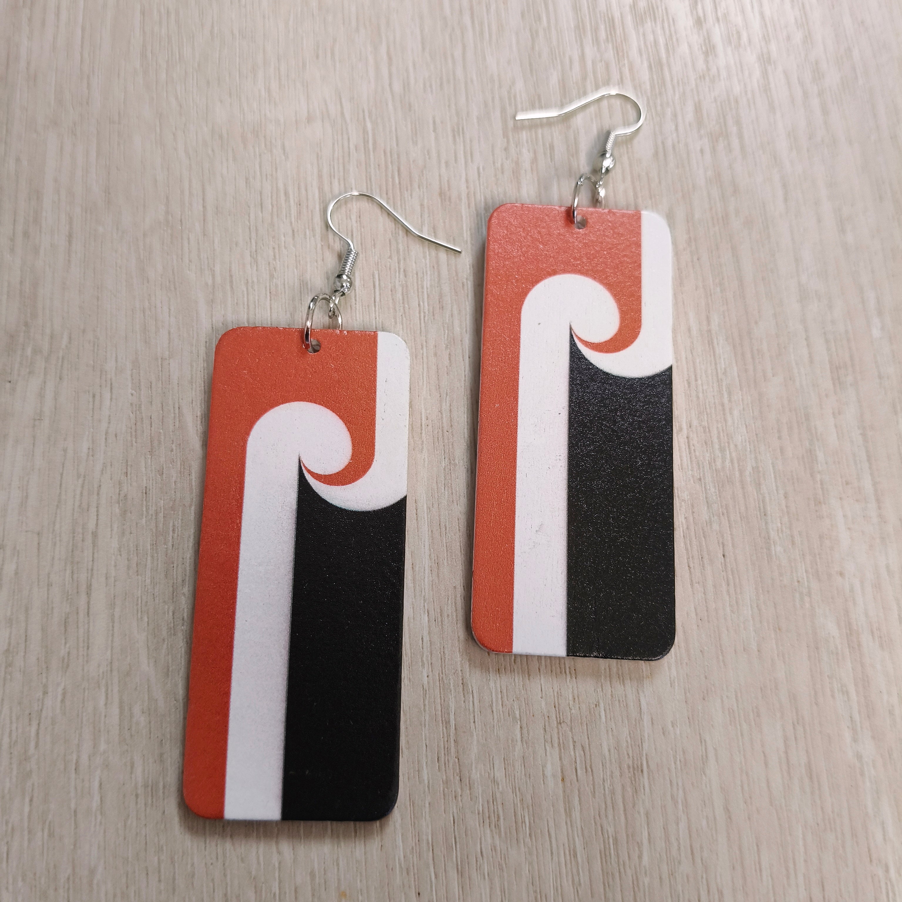 Māia (Courage) - Maori Dangle Earrings