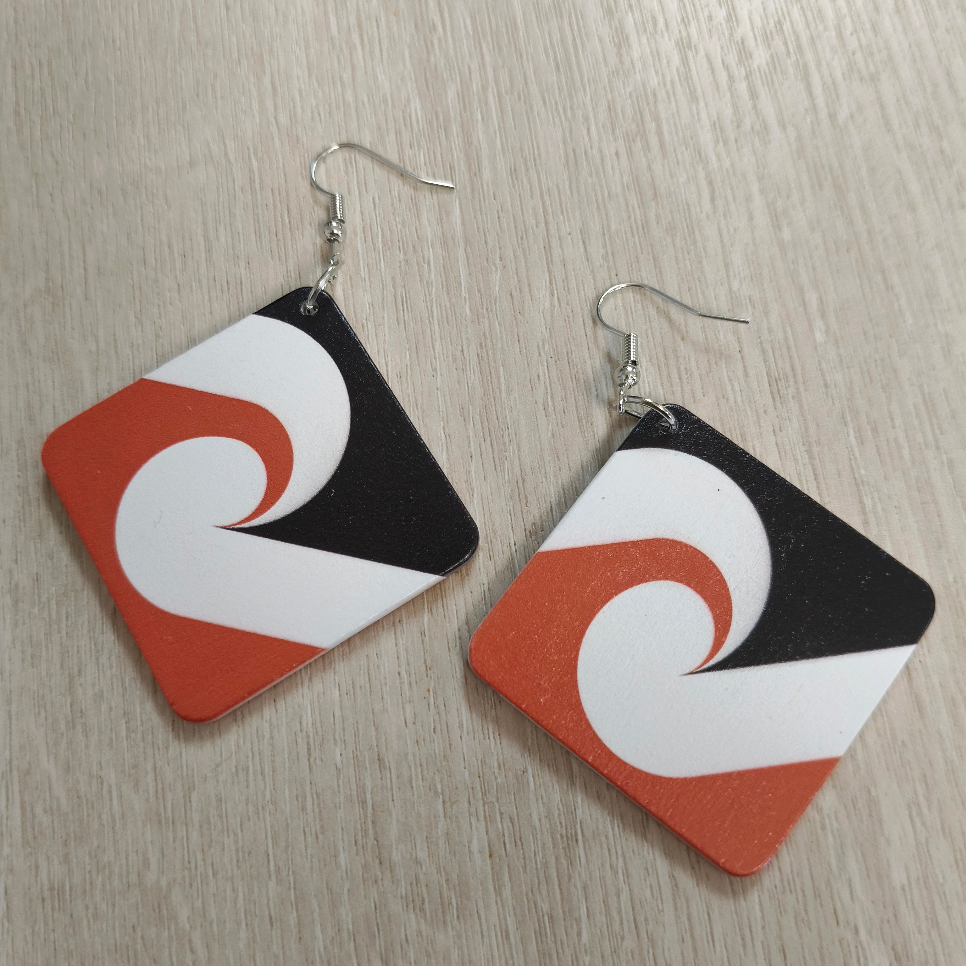 Māia (Courage) - Maori Dangle Earrings